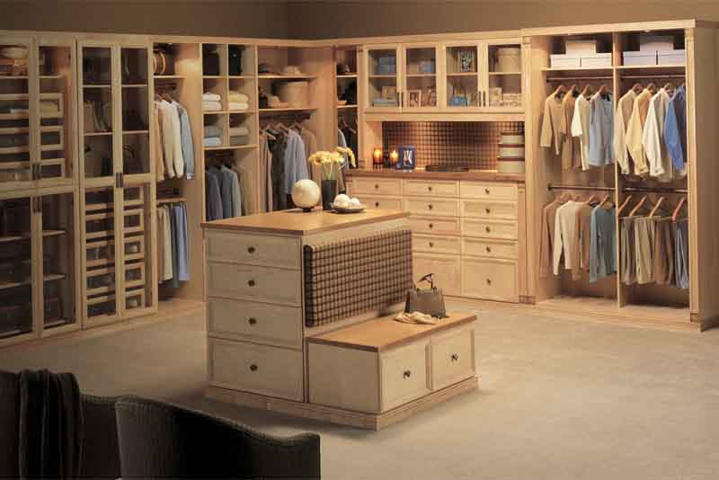 Luxury Custom Walk-in Closet Company for Marketing Managers